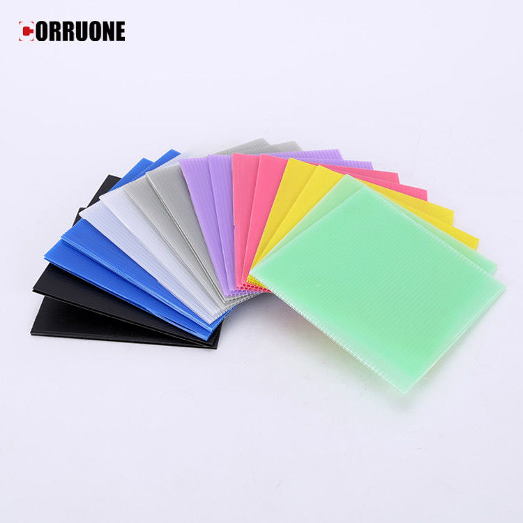 PP 4x8 4mm 5mm Correx Fluted πίνακας Correx πινάκων λευκός που προσαρμόζεται
