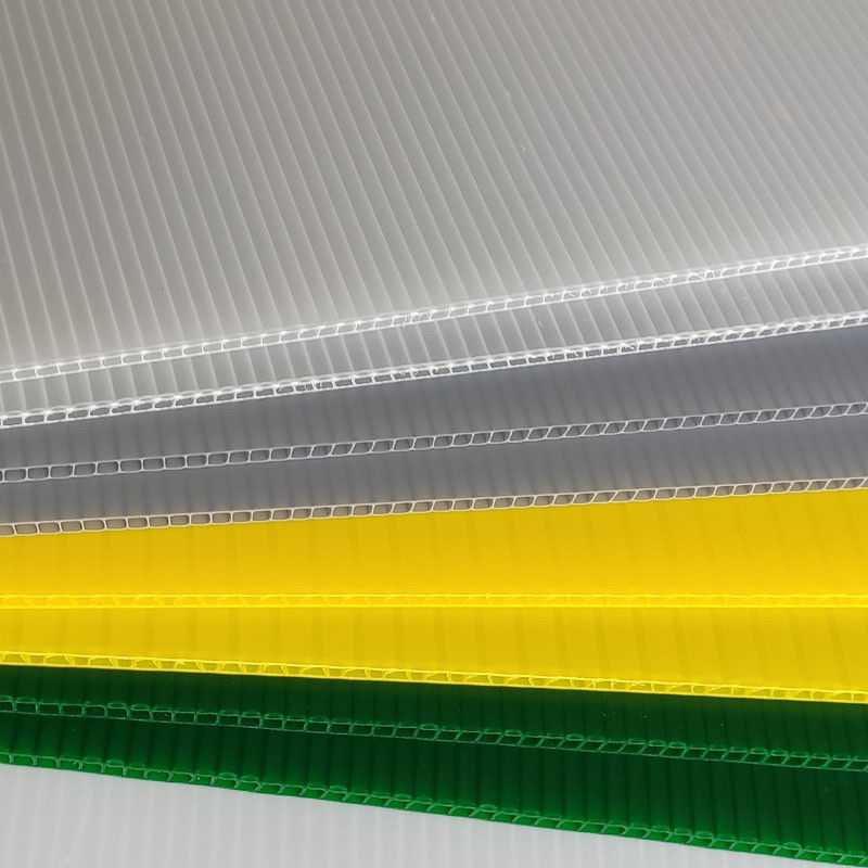 4ft X 8ft Twin Wall κυματοειδή πλαστικά φύλλα UV αντίσταση για φιλική προς το περιβάλλον συσκευασία